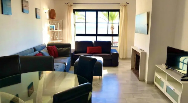 Doña Lola Claudia Beachfront Apartment CS197