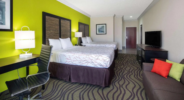 Четырёхместный люкс La Quinta Inn by Wyndham Calhoun South I-75