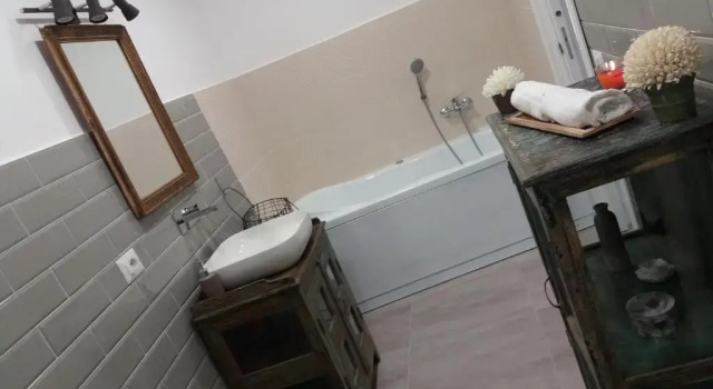 Четырёхместный номер Standard с балконом Ad Hoc Rooms