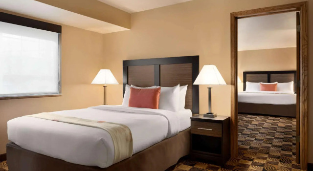Четырёхместный люкс с 2 комнатами Hawthorn Extended Stay by Wyndham Milwaukee Airport