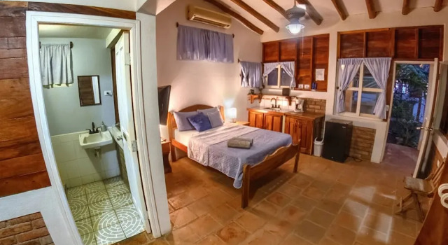 Beachfront 1-of-a-kind House w AC Pool Wifi ATV, 预订 度假屋 波乔米尔 Managua Region