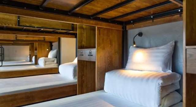 Кровать в общем номере Lustig Hostel