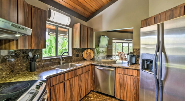 Коттедж Kailua-kona Home w/ Tropical Bar: Walk to Beach!