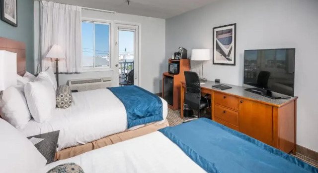 Четырёхместный номер Standard с видом на гавань Rockland Harbor Hotel