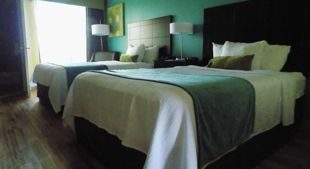 Четырёхместный люкс Best Western Plus Deerfield Beach Hotel & Suites