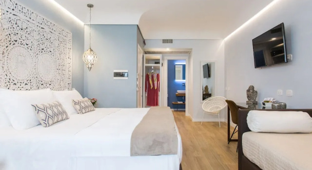 Трёхместный семейный номер Standard с балконом Bellaroto Suite & Spa - Charming Boutique Rooms