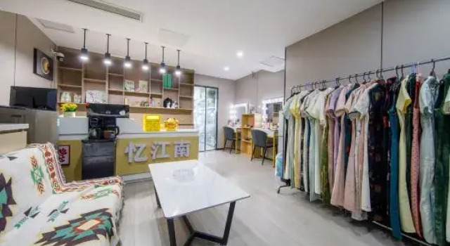 Suzhou Shuiyunyao Cinema Homestay (Shantang Street Shilu Subway Station), Rezervasyon Otel Suzhou (Jiangsu) Çin, North Tongjing Road Station yakınında