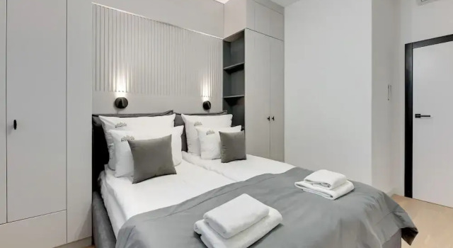 Апартаменты Deluxe с балконом и с видом на внутренний двор Brabank Riverside Premium Suites & Free Parking by Downtown Apartments