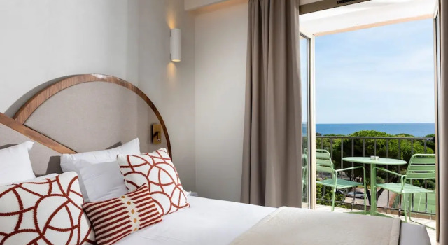 Номер Standard с балконом и с видом на море Hôtel du Parc Cavalaire sur Mer