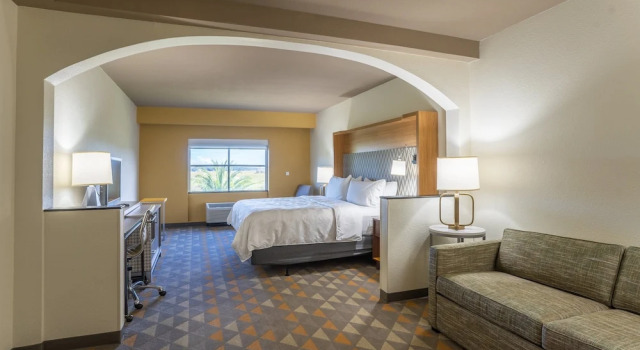 Люкс c 1 комнатой Holiday Inn Hotel & Suites Beaufort at Highway 21 by IHG
