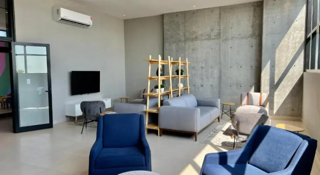 Industrial stylish 3-br. apartment & city views in front of Parque Fundidora & Arena Mty
