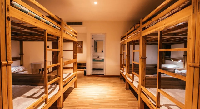 Кровать в общем номере Qufu International Youth Hotel