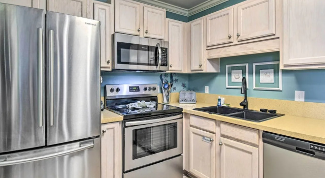 Апартаменты с 2 комнатами с балконом Gulf Shores Beach Condo w/ Community Pool!