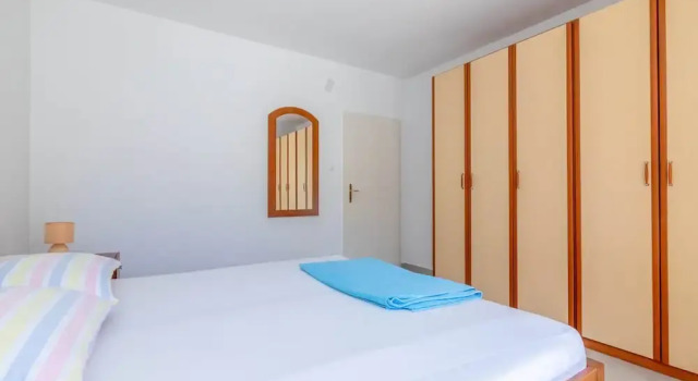 Apartment Lea, Забронировать Апартаменты/квартира Отели Биоград-на-Мору с парковкой, рядом с Частный Пляж «Кемп Сенди», Парковка