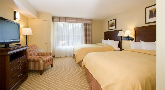 Четырёхместный номер Standard Country Inn & Suites by Radisson, Fredericksburg, VA