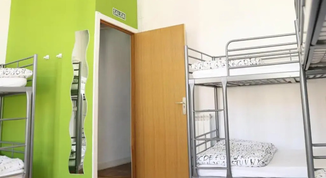 Кровать в общем номере Leon Hostel