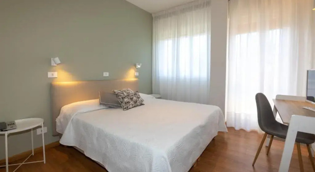 Двухместный номер Economy International Hotel