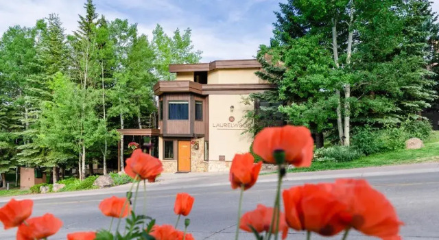 Laurelwood Condominiums Studio Deluxe Unit 104