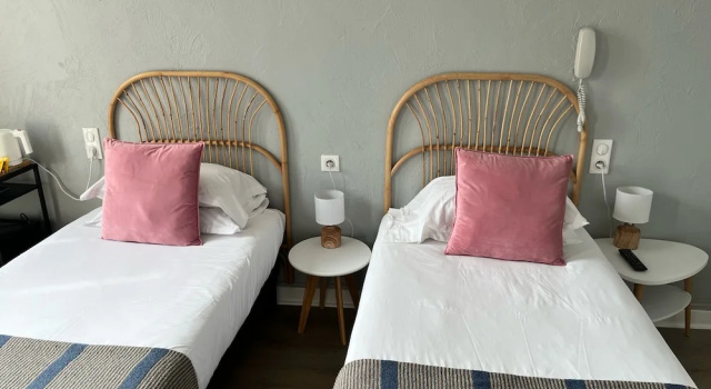 Четырёхместный номер Standard с видом на море Hôtel Eden - La Baigneuse