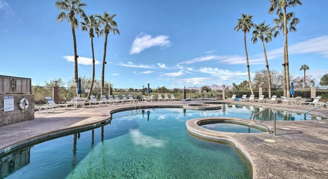Апартаменты Golf, Boat, Swim! Walkable Lake Havasu Getaway