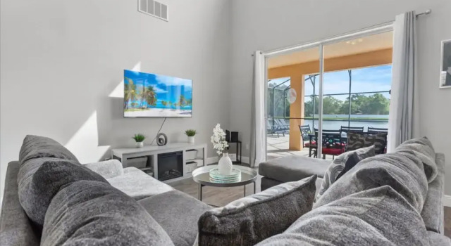 6 Bedrooms / 4.5 Bathrooms Seasons (1270 SB), Kissimmee, US