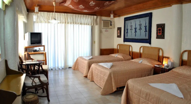 Четырёхместный номер Standard с балконом Surfside Boracay Resort