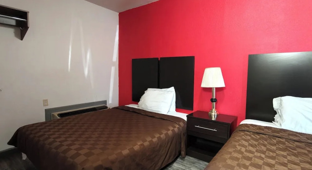 Четырёхместный номер Standard Sunset Lodge Elgin near US 290 by Hotel O