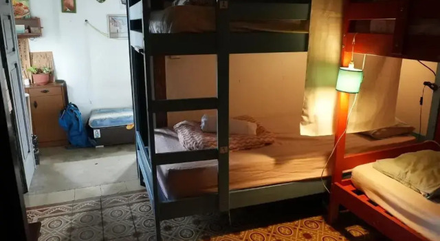 Кровать в общем номере Camino Art House