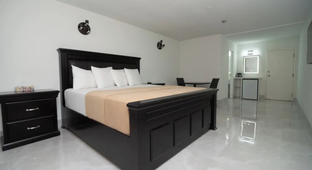 Номер Deluxe Diplomat Inn