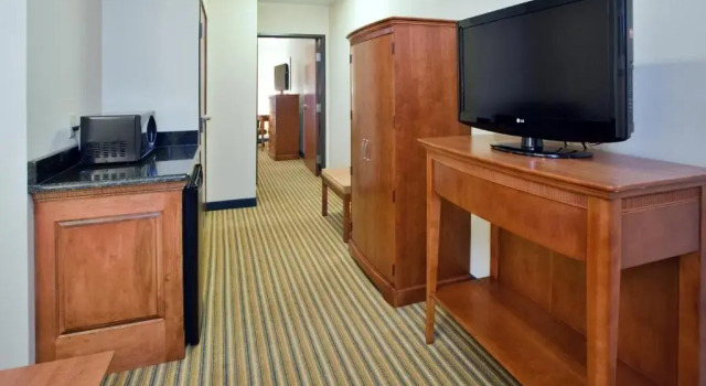 Люкс Holiday Inn Express Hotel & Suites Fredericksburg by IHG