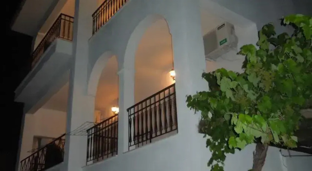 Epavlis Kalleas, Book Apartment Nikiti 