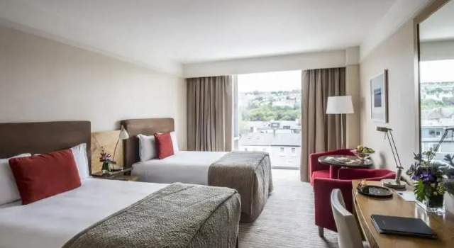 Двухместный номер Classic The River Lee Hotel a member of The Doyle Collection