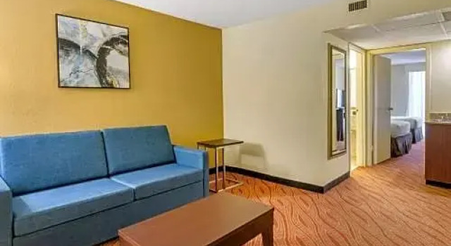 Четырёхместный люкс Holiday Inn Fayetteville-I-95 South