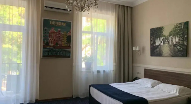 Полулюкс Amsterdam Hotel