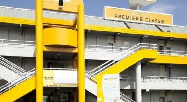 Кровать в общем номере Premiere Classe Bordeaux Eysines-Tour de Gassies