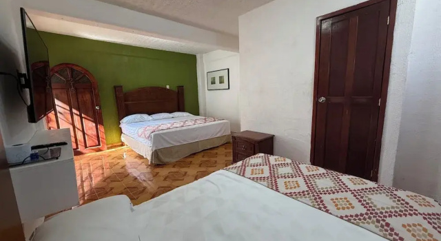 Трёхместный семейный номер Standard Hotel Colonial