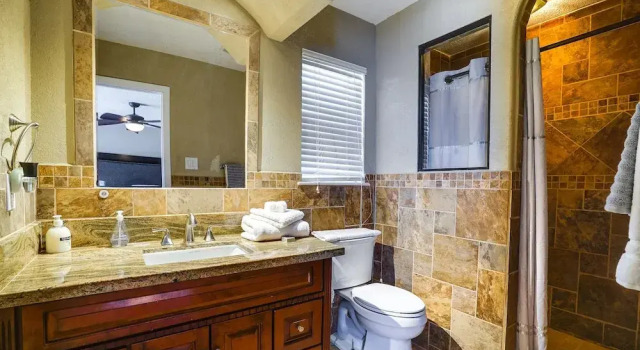 Spacious El Paso Home w/ Seasonal Pool!, Varaa Hotelli El Paso 