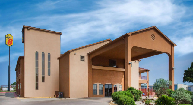 Super 8 by Wyndham Bastrop TX, Buchen Sie Gasthaus Bastrop Texas Hill Country