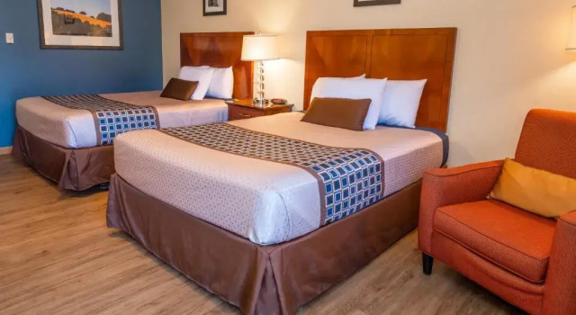 Четырёхместный номер Standard Riviera Inn