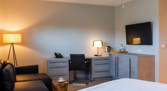 Полулюкс Deluxe Hotel Circle Inn - Closest to Air Base