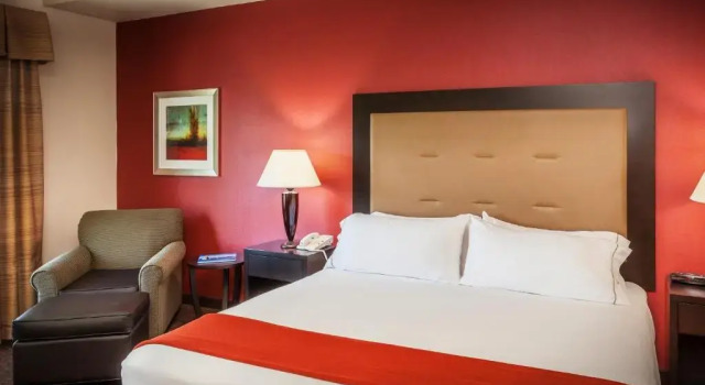 Run of House Holiday Inn Express Corvallis-On the River by IHG