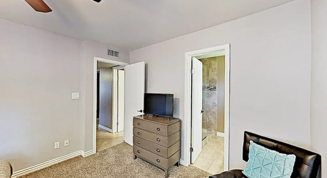 New Listing! Stylish Old Town Hideaway W/ Heated Pool Home, Забронировать Вилла Отели Скотсдейл с парковкой, Парковка