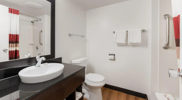 Четырёхместный номер Premium Red Roof Inn PLUS+ Columbus - Worthington