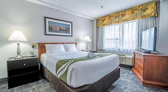Двухместный люкс HFX Airport Hotel