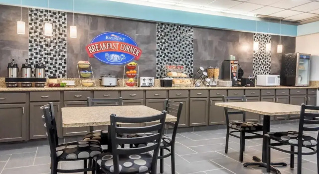 Quality Inn & Suites Kokomo, Prenota Hotel Hotel a Indiana con parcheggio, Parcheggio