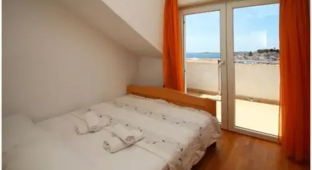 Guest House Lav, Забронировать Гостевой дом Гостевые дома Примоштен, рядом с Пляж Сент Джордж, Гостевой дом