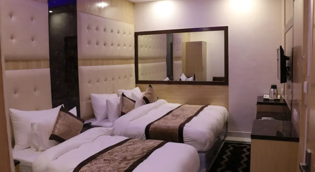 Трёхместный номер Deluxe Check In Room Chuna Mandi