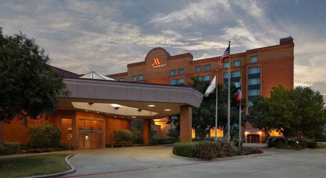 Полулюкс Marriott DFW Airport South