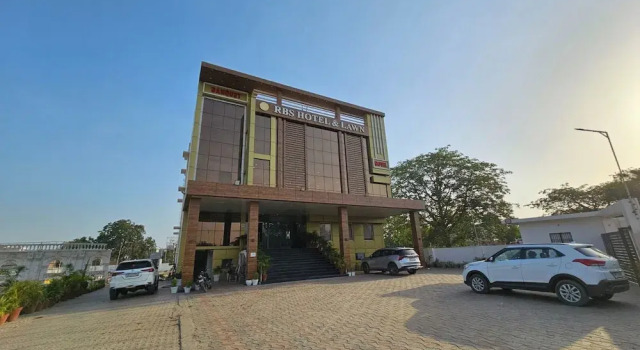 RBS Hotel And Lawn
