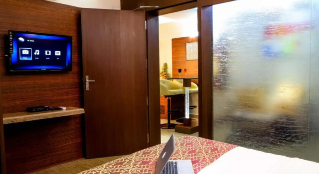 R D Suites Koramangala, Забронировать Отель Отели штата Карнатаки с парковкой, Парковка